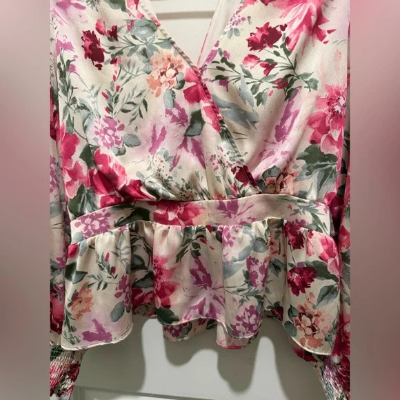 Express women’s floral blouse - Picture 3 of 7